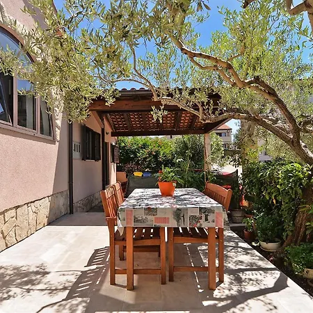 Vesna 1642 Apartamento Pula