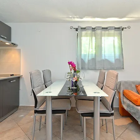 Vesna 1642 Apartmán *