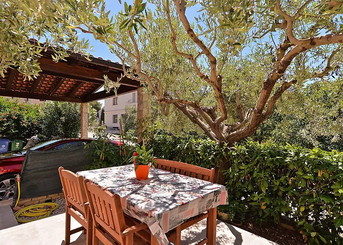 Vesna 1642 아파트 풀라