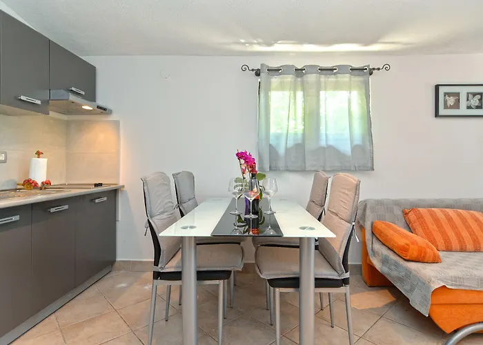 아파트 Vesna 1642 풀라