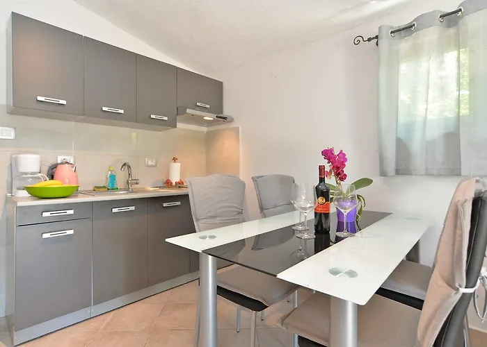 아파트 Vesna 1642 풀라