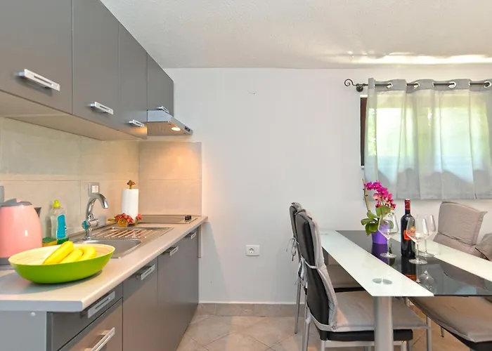 Vesna 1642 * Πούλα